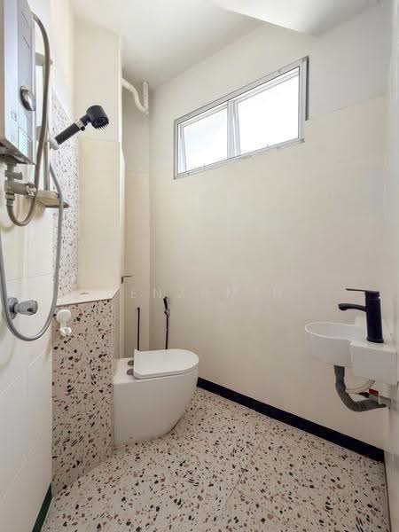 Pangsapuri untuk Dijual di Seri Emas - Benjamin Chong - Bathroom - PropertyGuru.com.my