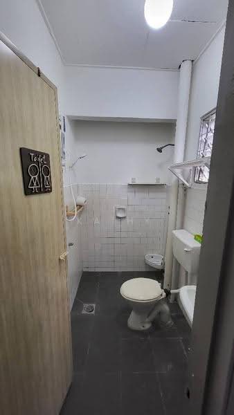 3-storey Terraced House for Sale in Bukit Idaman (Selayang) - Kathy Yap - Bathroom - PropertyGuru.com.my