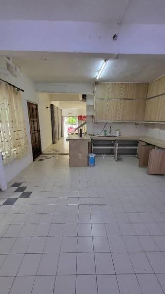 3-storey Terraced House for Sale in Bukit Idaman (Selayang) - Kathy Yap - Kitchen - PropertyGuru.com.my