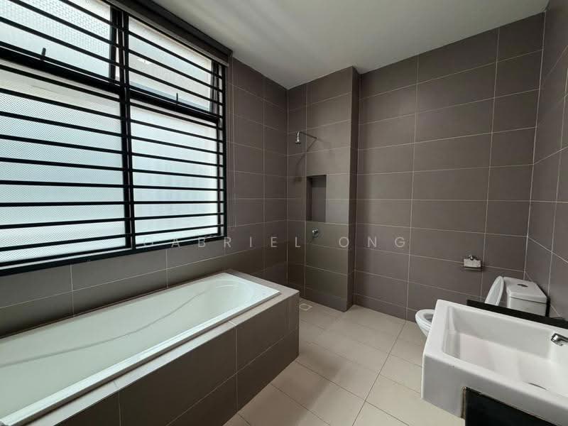 Rumah Teres 2-Tingkat untuk Dijual di Senibong (Permas Jaya) - Gabriel Ong - Bathroom - PropertyGuru.com.my