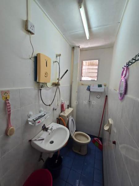 Pangsapuri untuk Disewa di Apartment Bayu - Raymond Siew - Bathroom - PropertyGuru.com.my