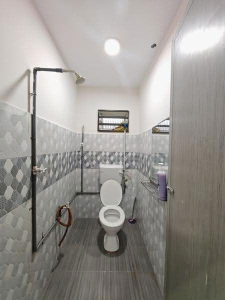 Semi-Detached House for Sale in Taman Balok Makmur (Sungai Karang) - Idham Che'Ali - Bathroom - PropertyGuru.com.my