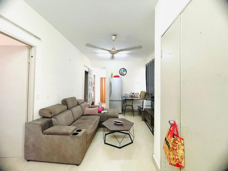 Apartment for Sale at Pangsapuri Sri Tanjung - Sariza Hartanah - Living Room - PropertyGuru.com.my
