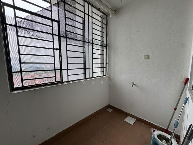 Pangsapuri untuk Dijual di Pangsapuri Anggun - Imran Ismadi - Balcony - PropertyGuru.com.my