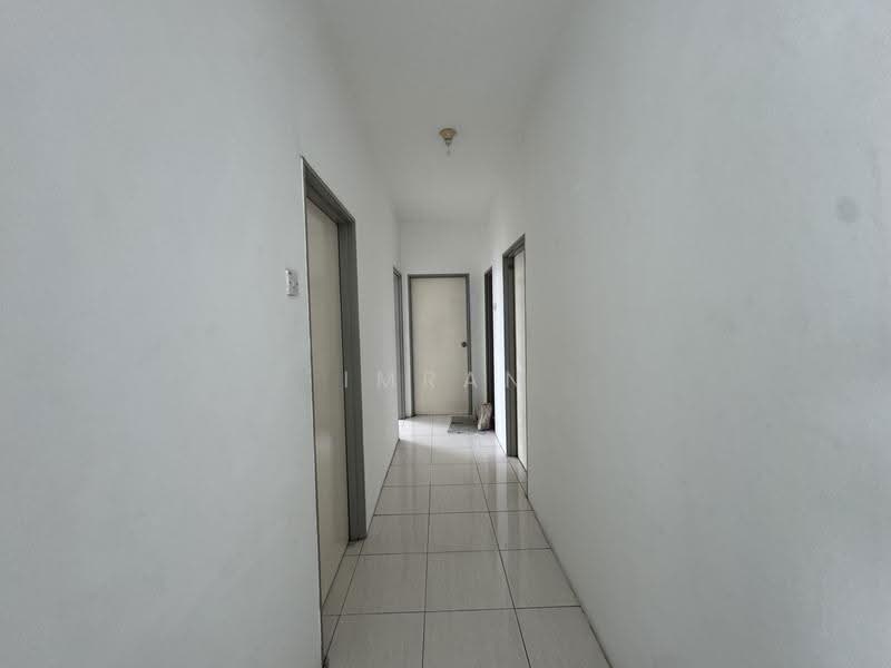 Pangsapuri untuk Dijual di Pangsapuri Anggun - Imran Ismadi - Corridor - PropertyGuru.com.my