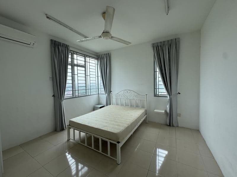 Pangsapuri untuk Dijual di Pangsapuri Anggun - Imran Ismadi - Bedroom - PropertyGuru.com.my