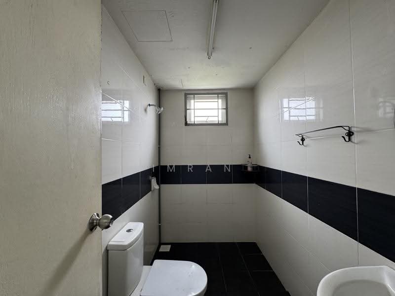 Pangsapuri untuk Dijual di Pangsapuri Anggun - Imran Ismadi - Bathroom - PropertyGuru.com.my