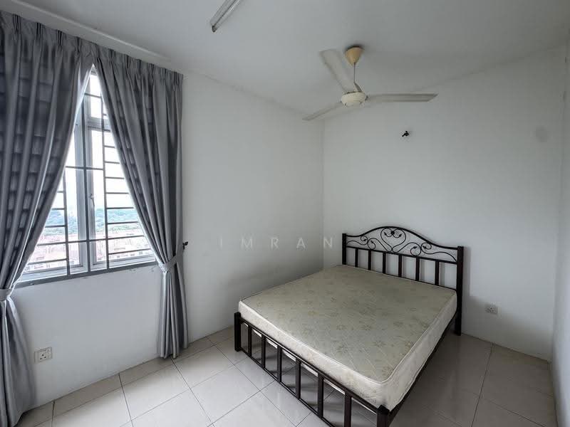 Pangsapuri untuk Dijual di Pangsapuri Anggun - Imran Ismadi - Bedroom - PropertyGuru.com.my