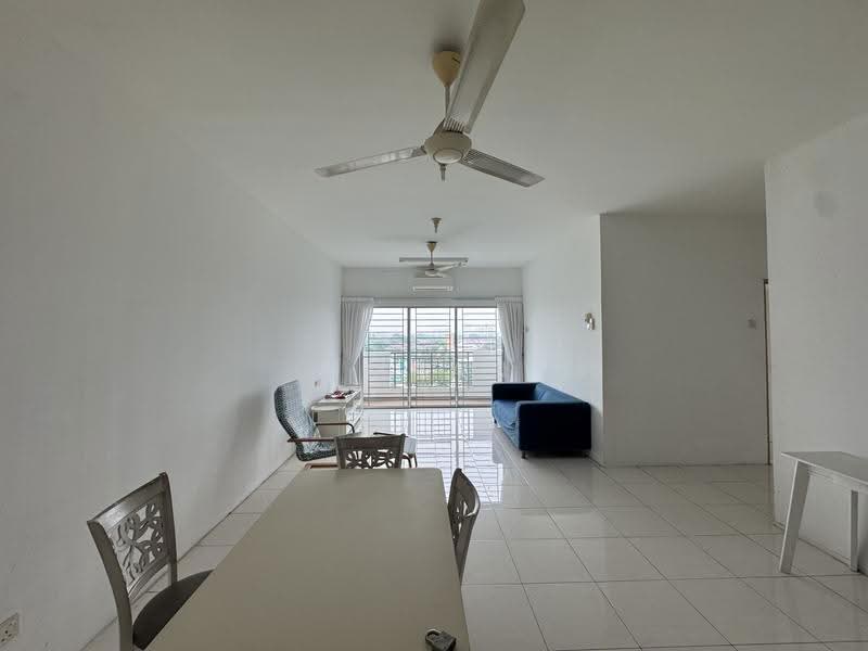 Pangsapuri untuk Dijual di Pangsapuri Anggun - Imran Ismadi - Living Room - PropertyGuru.com.my