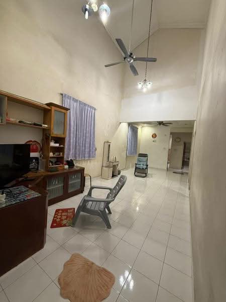 Rumah Teres 1-Tingkat untuk Dijual di Taman Gaya (Ulu Tiram) - Calvin Lee - Living Room - PropertyGuru.com.my