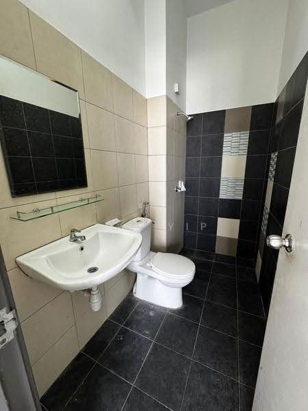 Rumah Teres 2-Tingkat untuk Dijual di Bandar Tasik Puteri (Rawang) - Tom Yip - Bathroom - PropertyGuru.com.my