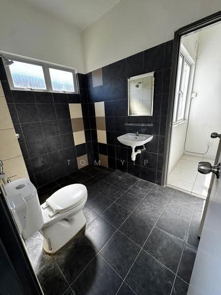 Rumah Teres 2-Tingkat untuk Dijual di Bandar Tasik Puteri (Rawang) - Tom Yip - Bathroom - PropertyGuru.com.my