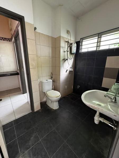 Rumah Teres 2-Tingkat untuk Dijual di Bandar Tasik Puteri (Rawang) - Tom Yip - Bathroom - PropertyGuru.com.my