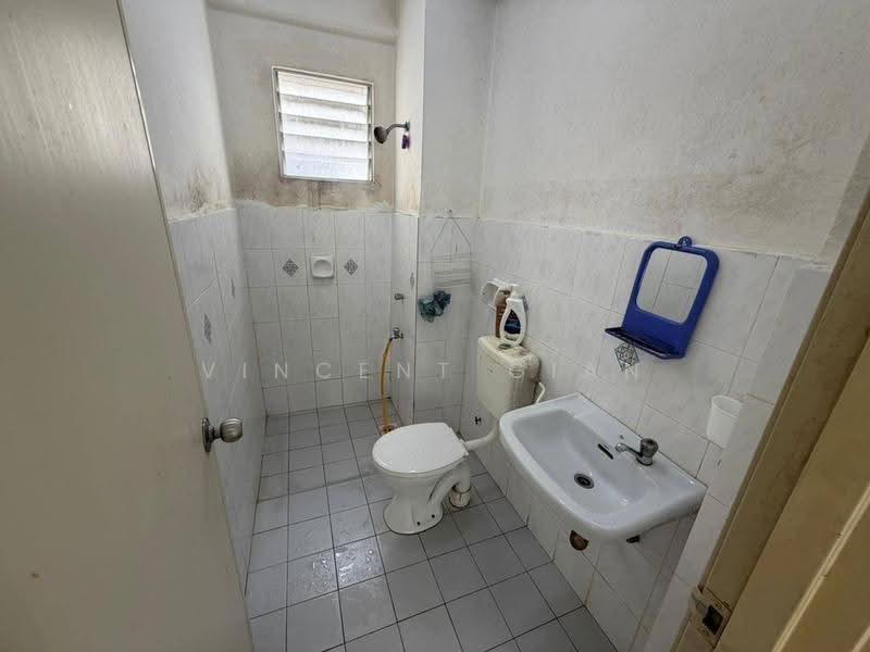 Apartment for Rent at Vista Seri Alam - Vincent Gian - Bathroom - PropertyGuru.com.my