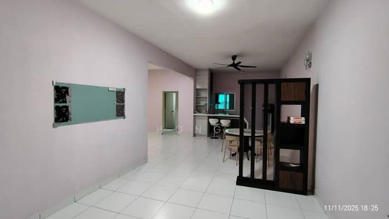 Condominium for Rent at Elit Heights @ Bayan City - Hong . - Living Room - PropertyGuru.com.my