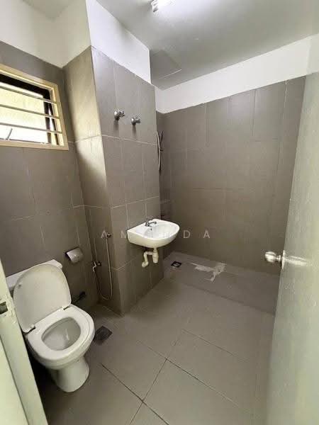 Terraced House for Sale in Bandar Mahkota Banting (Tanjong Duabelas) - Amanda Lock - Bathroom - PropertyGuru.com.my