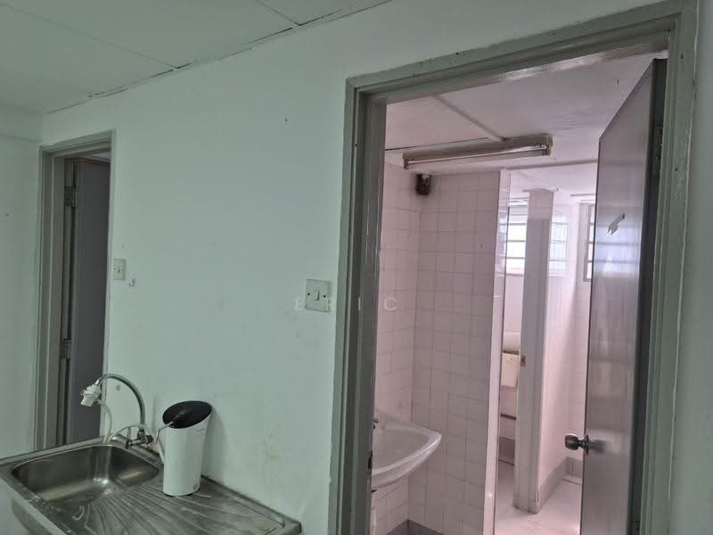 Pejabat untuk Disewa di Jalan Klang Lama (Old Klang Road) (Kuala Lumpur) - Eric Tan - Bathroom - PropertyGuru.com.my