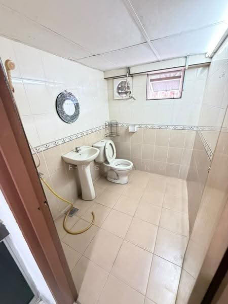 Kedai untuk Disewa di Pandamaran (Klang) - Pepsi Ang - Bathroom - PropertyGuru.com.my