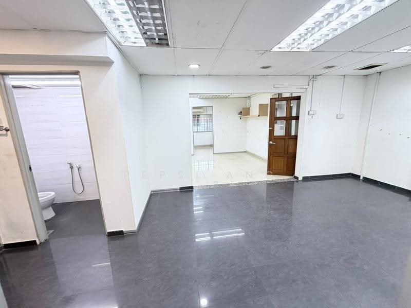 Kedai untuk Disewa di Pandamaran (Klang) - Pepsi Ang - Bathroom - PropertyGuru.com.my
