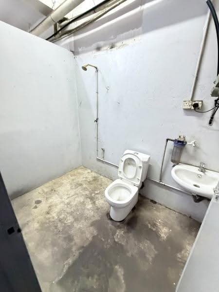 Kedai untuk Disewa di Pandamaran (Klang) - Pepsi Ang - Bathroom - PropertyGuru.com.my
