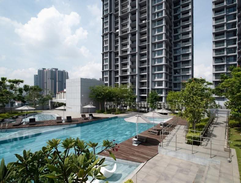 Kondominium untuk Dijual di One Cochrane Residence - Amar Fakhrul - Pool - PropertyGuru.com.my