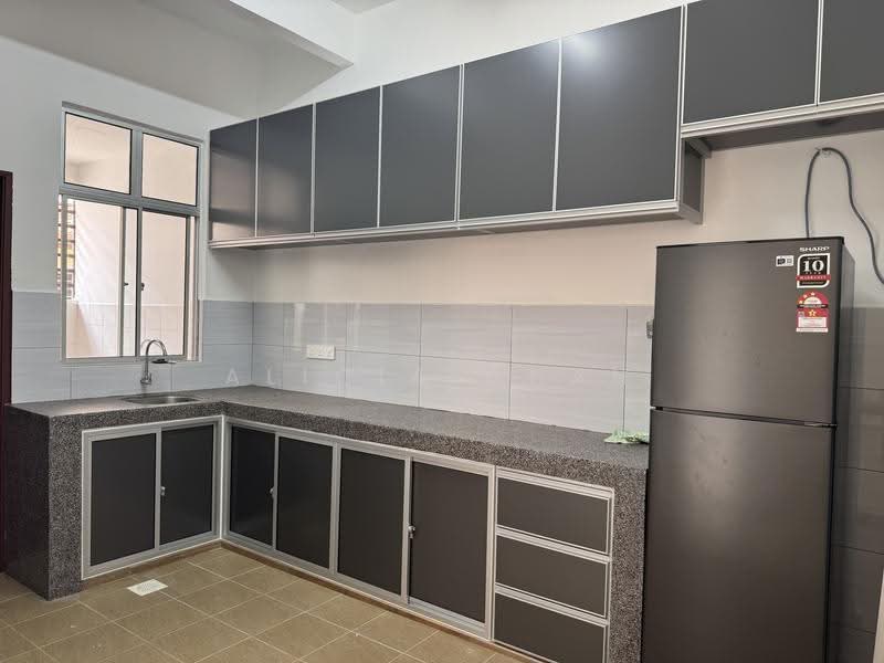 Terraced House for Rent in Bandar Springhill (Jimah) - Alicia Chan - Dry Kitchen New Kitchen Cabinet & Fridge - PropertyGuru.com.my