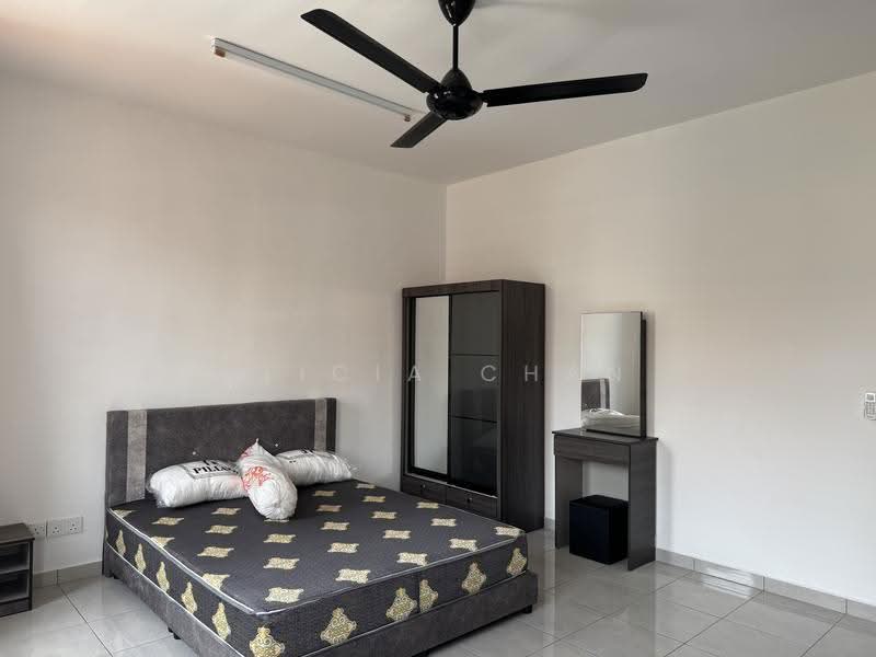 Terraced House for Rent in Bandar Springhill (Jimah) - Alicia Chan - Master Bedroom - New Wardrobe - PropertyGuru.com.my