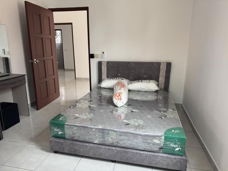 Terraced House for Rent in Bandar Springhill (Jimah) - Alicia Chan - 2nd Bedroom Set ( New ) - PropertyGuru.com.my