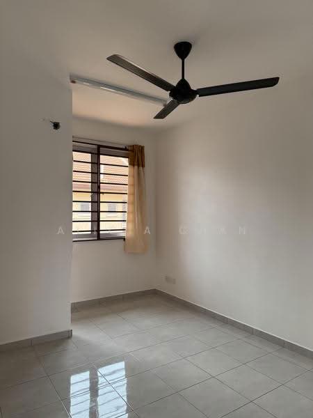 Terraced House for Rent in Bandar Springhill (Jimah) - Alicia Chan - 3rd Bedroom - Unfurnish - PropertyGuru.com.my
