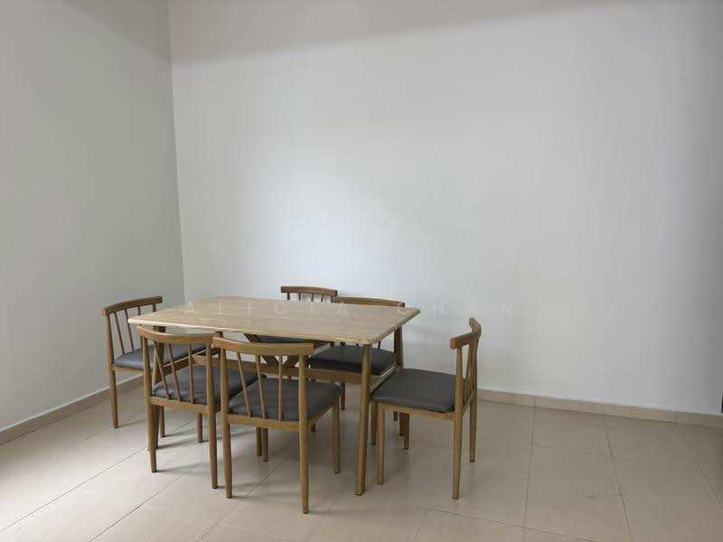 Terraced House for Rent in Bandar Springhill (Jimah) - Alicia Chan - New Dining Set - PropertyGuru.com.my