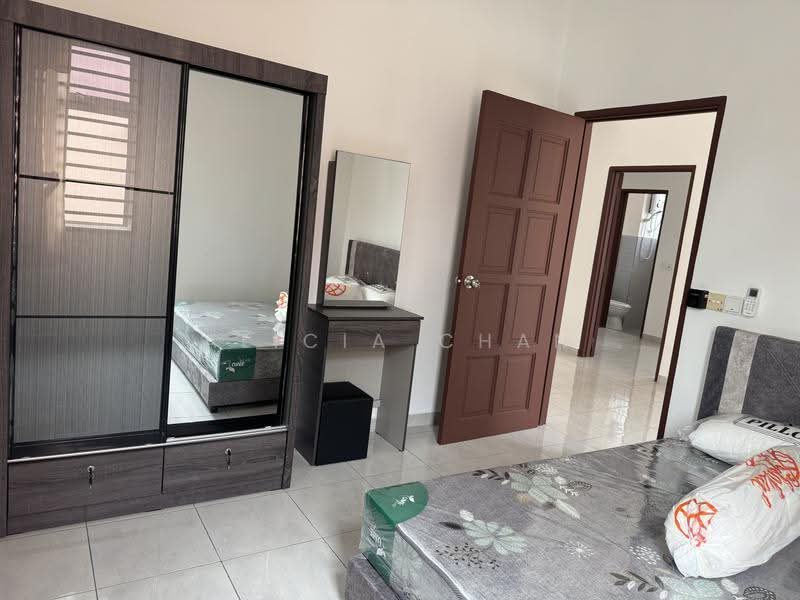 Terraced House for Rent in Bandar Springhill (Jimah) - Alicia Chan - 2nd Bedroom - New Wardrobe - PropertyGuru.com.my