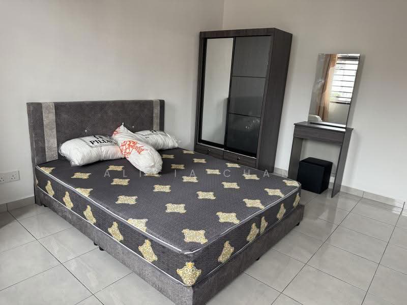 Terraced House for Rent in Bandar Springhill (Jimah) - Alicia Chan - New Bedroom Set - PropertyGuru.com.my