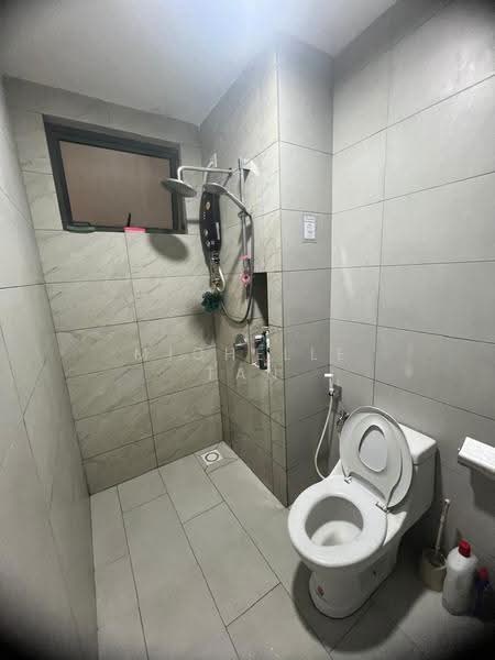 Kondominium untuk Disewa di The Holmes 2 - Michelle Tan - Bathroom - PropertyGuru.com.my