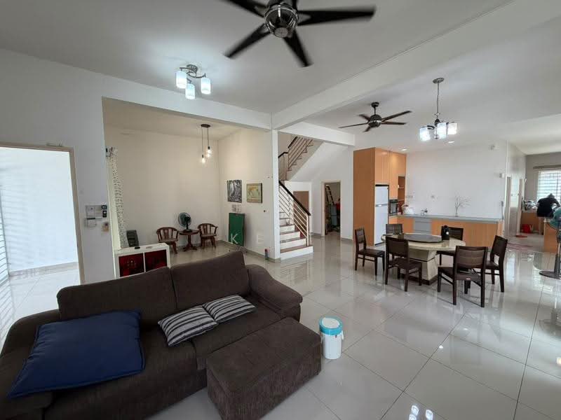 Rumah Berkembar untuk Dijual di Seksyen U10 (Shah Alam) - Kent Chong - Living Room - PropertyGuru.com.my
