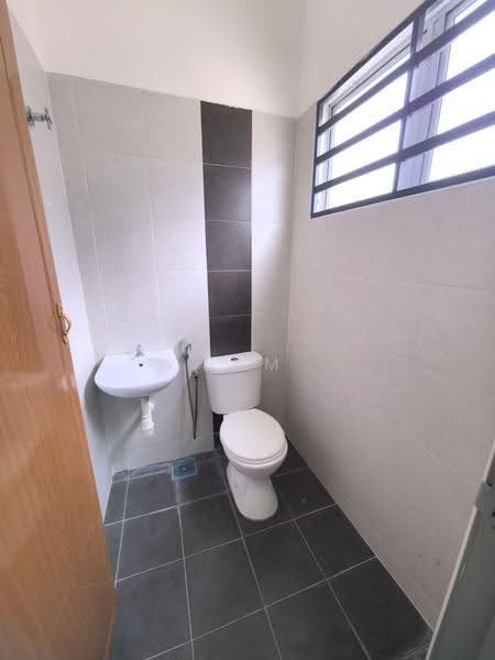 Terraced House for Sale in Bandar Lahat Baru (Lahat) - Sam . - Bathroom - PropertyGuru.com.my