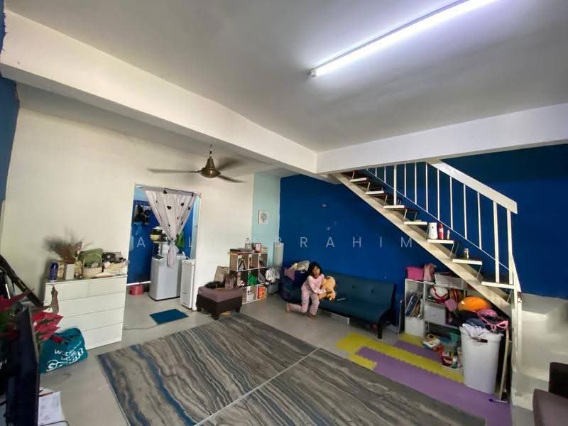 Rumah Teres 2-Tingkat untuk Dijual di Taman Tasik Semenyih (Semenyih) - Azli Ibrahim - Living Room - PropertyGuru.com.my