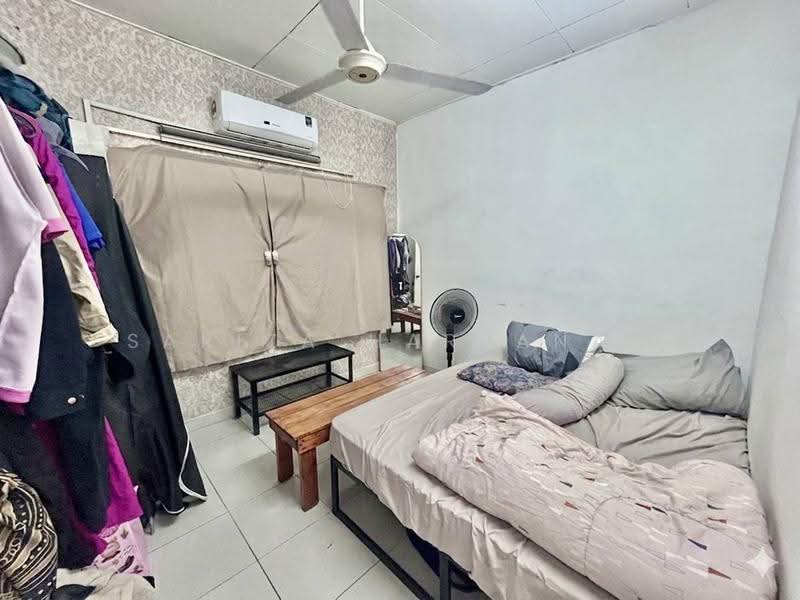 Apartment for Sale at Pangsapuri Sri Tanjung - Sariza Hartanah - Bedroom - PropertyGuru.com.my