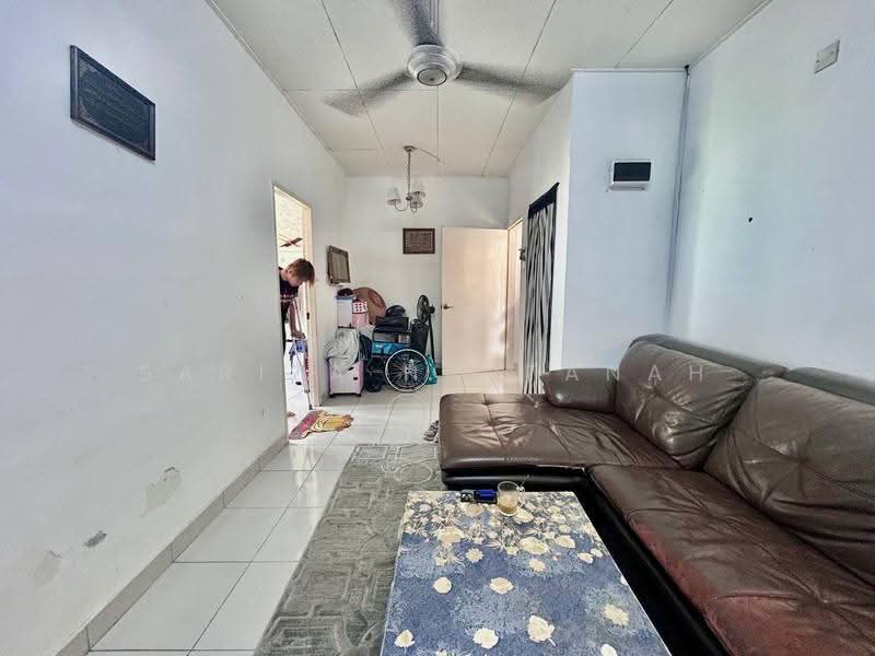 Apartment for Sale at Pangsapuri Sri Tanjung - Sariza Hartanah - Living Room - PropertyGuru.com.my