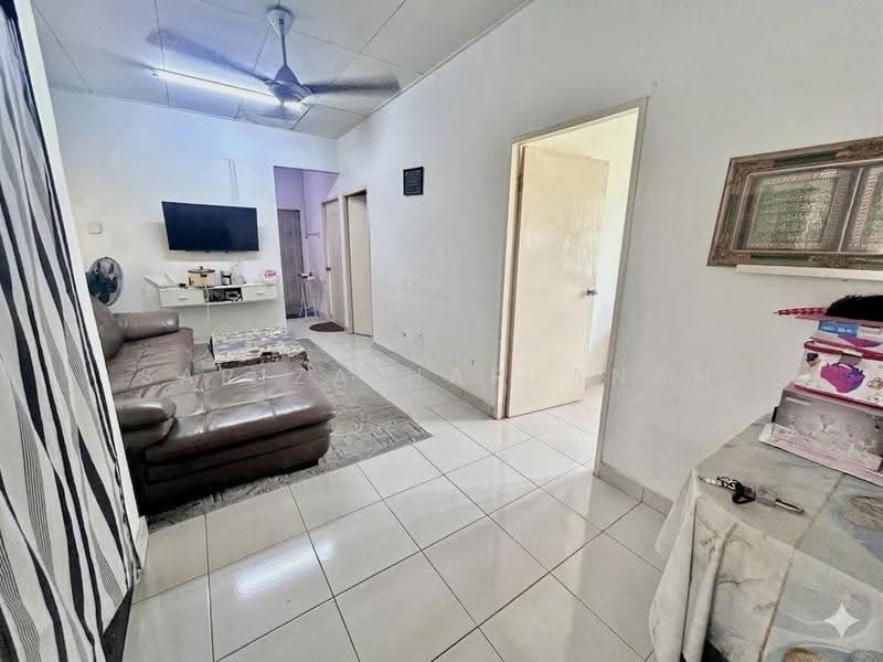 Apartment for Sale at Pangsapuri Sri Tanjung - Sariza Hartanah - Living Room - PropertyGuru.com.my