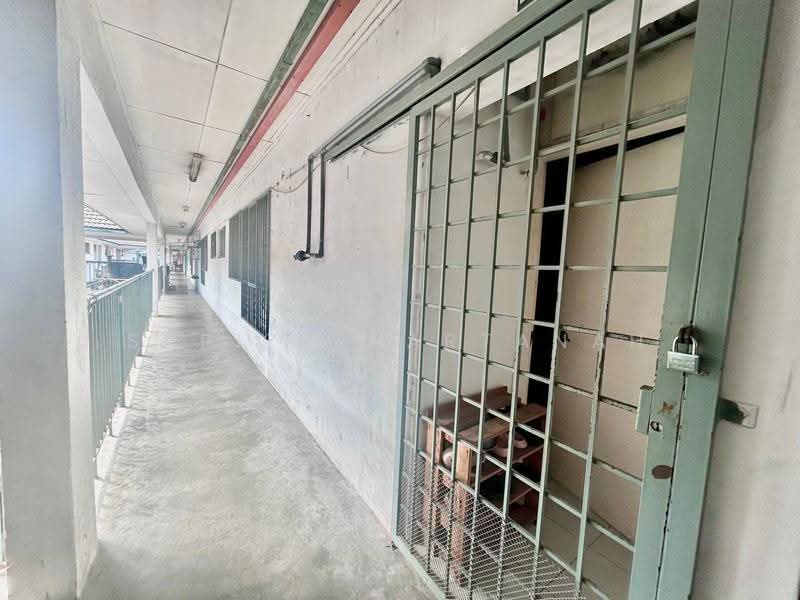 Apartment for Sale at Pangsapuri Sri Tanjung - Sariza Hartanah - Corridor - PropertyGuru.com.my