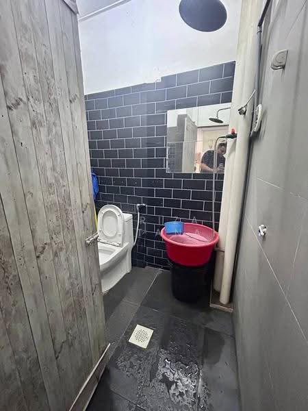 Apartment for Sale at Pangsapuri Sri Tanjung - Sariza Hartanah - Bathroom - PropertyGuru.com.my