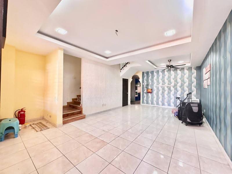 3-storey Terraced House for Sale in Seksyen U5 (Shah Alam) - Norhafiz Bin Mohd Nor - Living Room - PropertyGuru.com.my