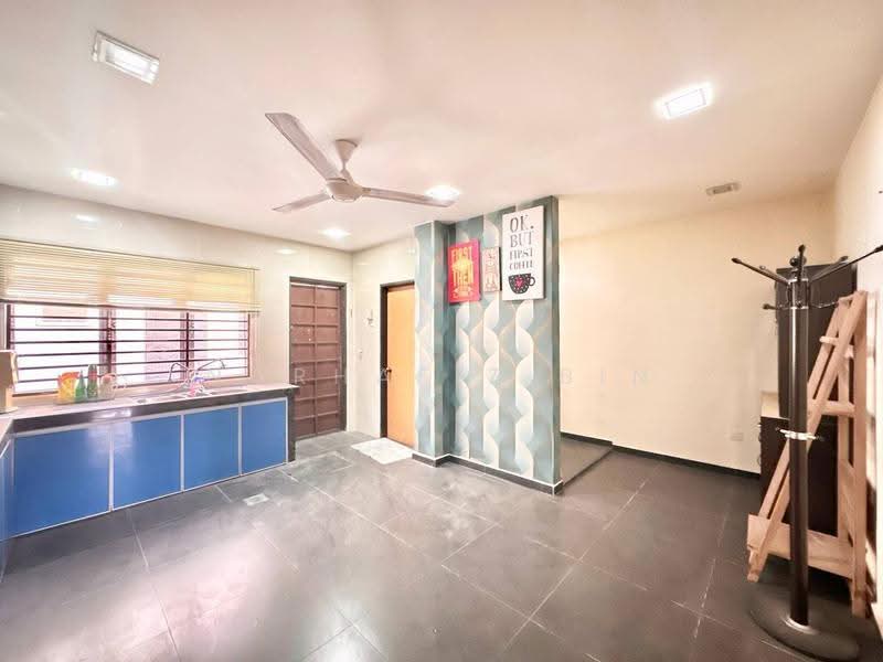 3-storey Terraced House for Sale in Seksyen U5 (Shah Alam) - Norhafiz Bin Mohd Nor - Kitchen - PropertyGuru.com.my