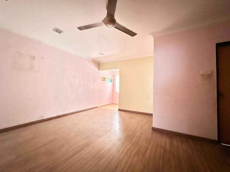 3-storey Terraced House for Sale in Seksyen U5 (Shah Alam) - Norhafiz Bin Mohd Nor - Living Room - PropertyGuru.com.my