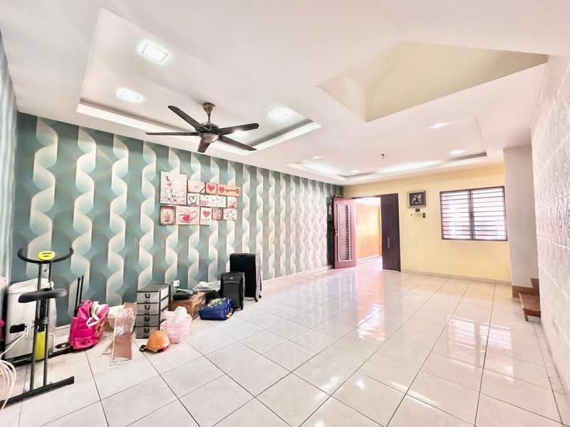 3-storey Terraced House for Sale in Seksyen U5 (Shah Alam) - Norhafiz Bin Mohd Nor - Living Room - PropertyGuru.com.my
