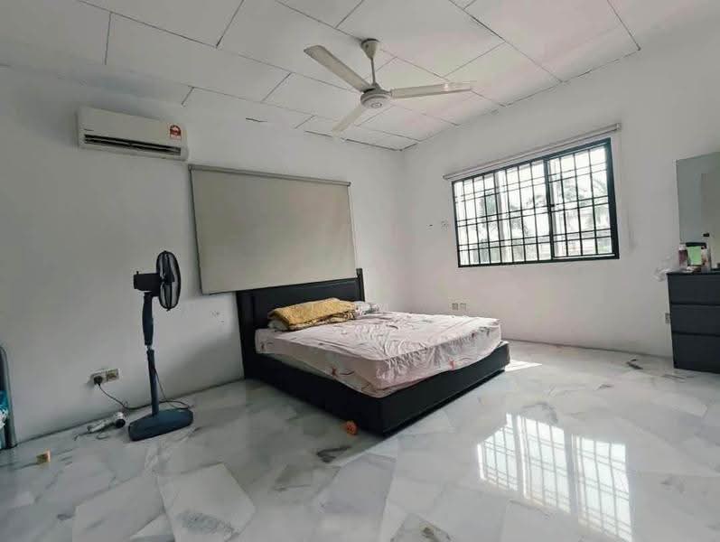 Semi-Detached House for Sale in Taman Eng Ann (Klang) - Tom Lee - Bedroom - PropertyGuru.com.my
