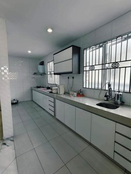 Semi-Detached House for Sale in Taman Eng Ann (Klang) - Tom Lee - Kitchen - PropertyGuru.com.my