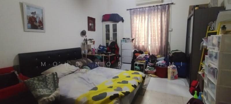 1.5-storey Terraced House for Sale in Bandar Kinrara Seksyen 1 (Bandar Kinrara) - Mohd Nor Fahmi - Bedroom - PropertyGuru.com.my