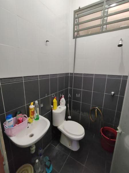 Semi-Detached House for Sale in Taman Jack Bandar Baru Kuantan Putri (Kuantan) - Idham Che'Ali - Bathroom - PropertyGuru.com.my