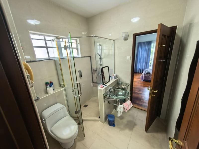 Rumah Berkembar untuk Dijual di Taman Yarl (Jalan Klang Lama (Old Klang Road)) - Eric Lau Mun Chung - Bathroom - PropertyGuru.com.my